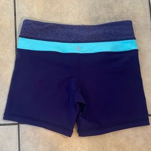 Lululemon groove shorts size 4 EUC